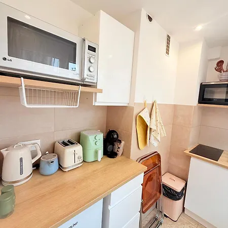 Stylish In The Heart Of -central Location & Contemporary Comfort -wi-fi, Air Conditioning Apartamento Cannes