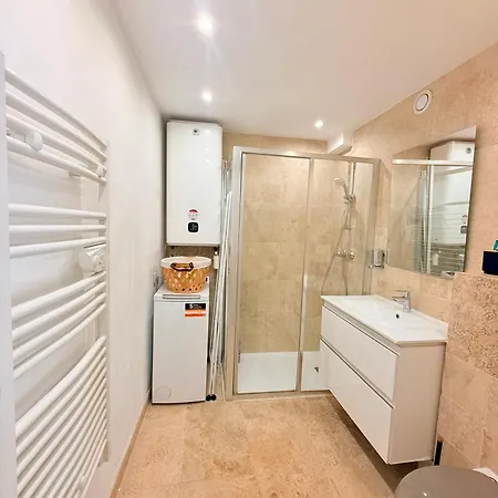 Stylish In The Heart Of -central Location & Contemporary Comfort -wi-fi, Air Conditioning Apartamento Cannes