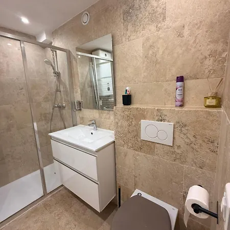 Apartamento Stylish In The Heart Of -central Location & Contemporary Comfort -wi-fi, Air Conditioning Cannes