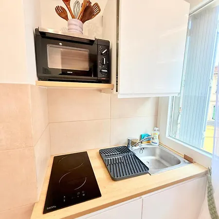Stylish In The Heart Of -central Location & Contemporary Comfort -wi-fi, Air Conditioning Cannes