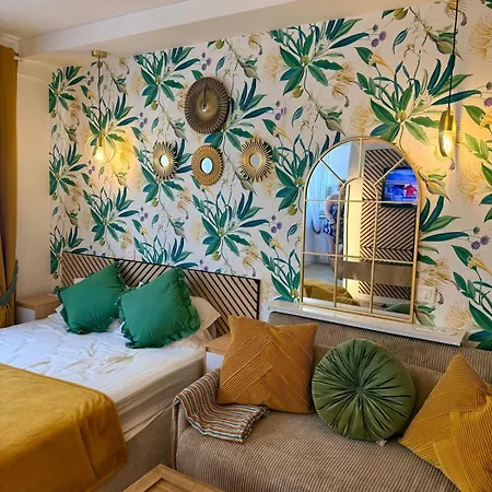 Stylish In The Heart Of -central Location & Contemporary Comfort -wi-fi, Air Conditioning Apartamento Cannes
