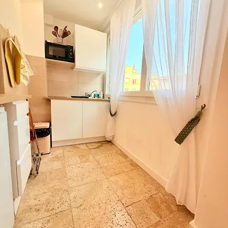 Stylish In The Heart Of -central Location & Contemporary Comfort -wi-fi, Air Conditioning Apartamento *
